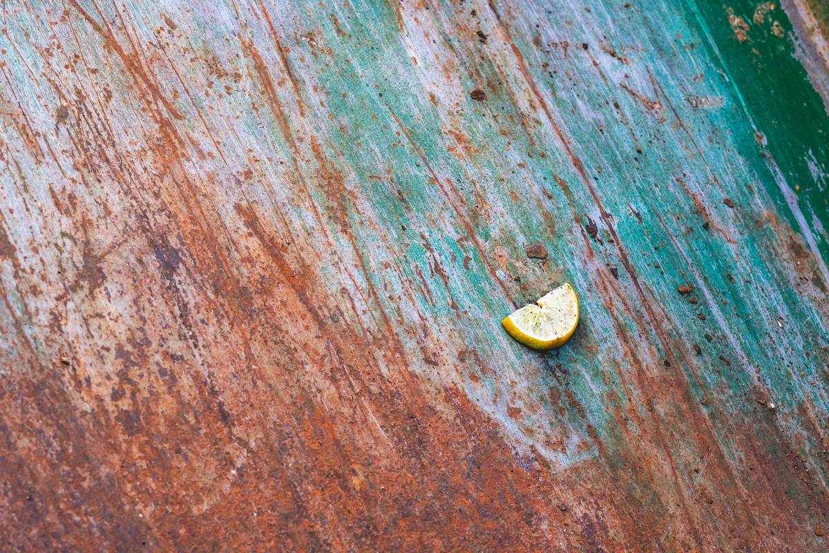 Step-by-step diy rust remover solution using citric acid soak on wrenches and screws